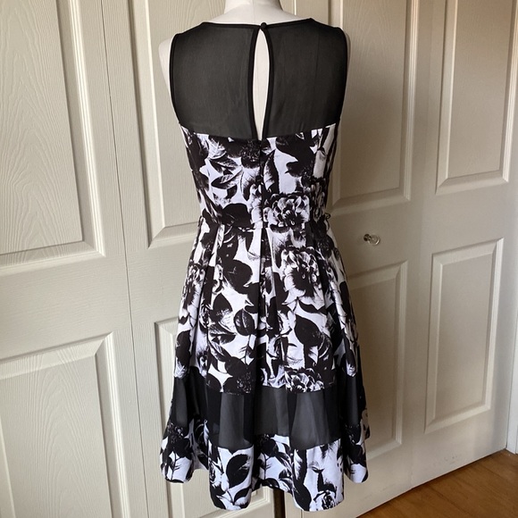 White House Black Market Dress - Picture 3 of 9